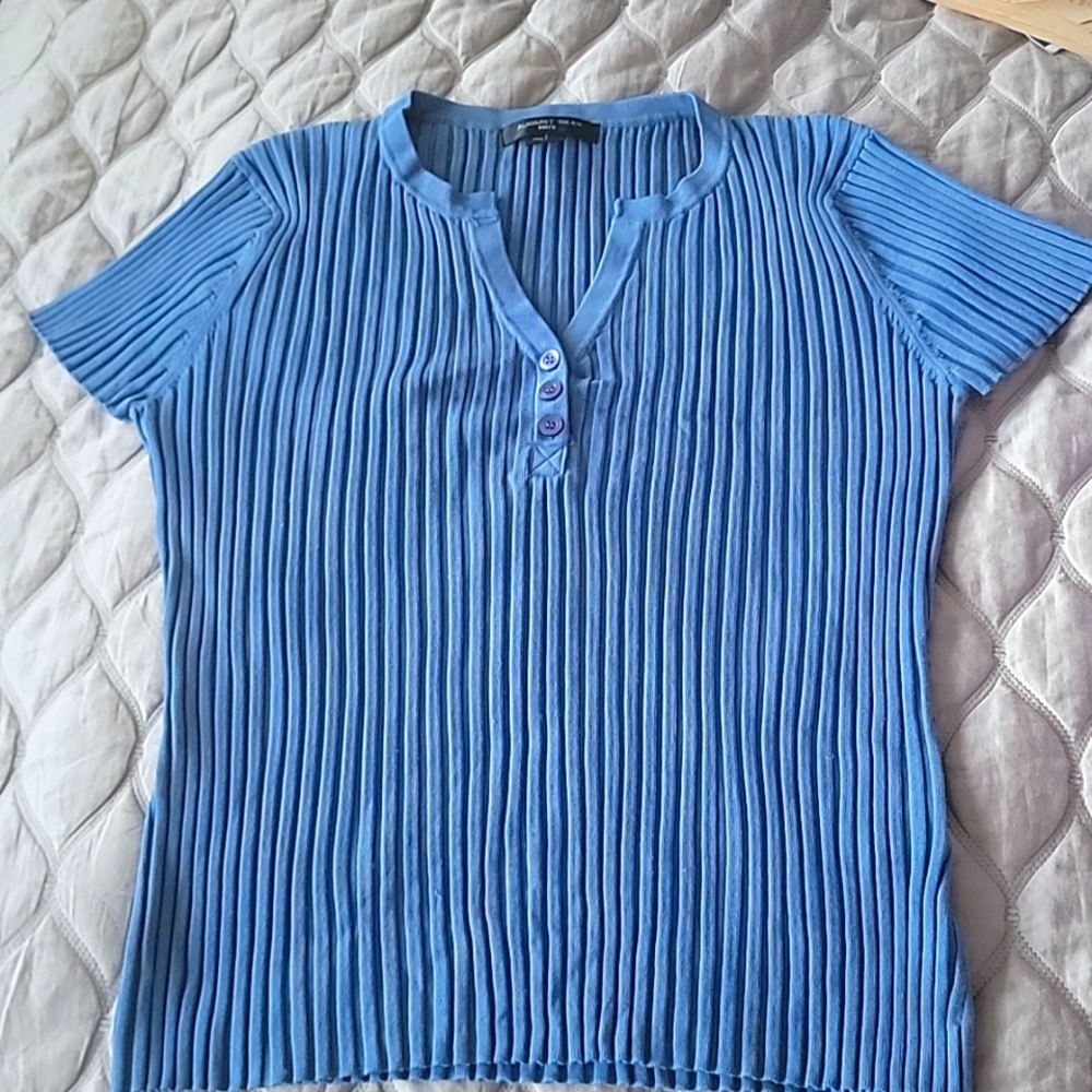 Knitted short sleeve 3buttons top